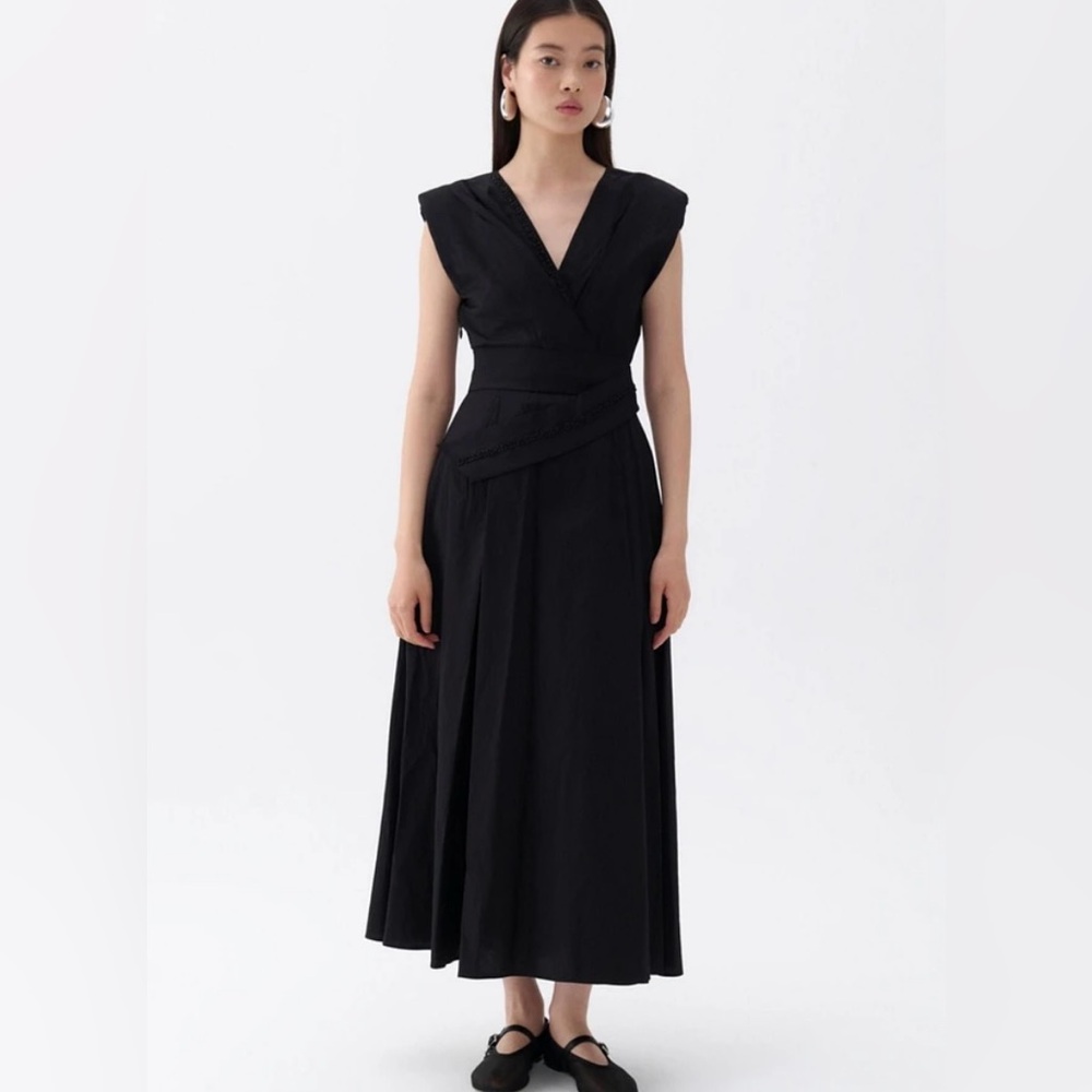 Elegant Black Sleeveless Dress